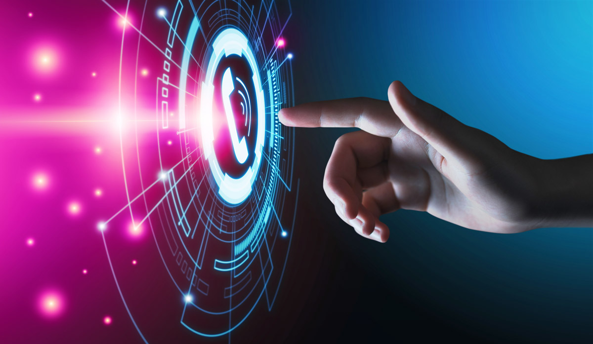 Hand drückt auf ein Telefonsymbol