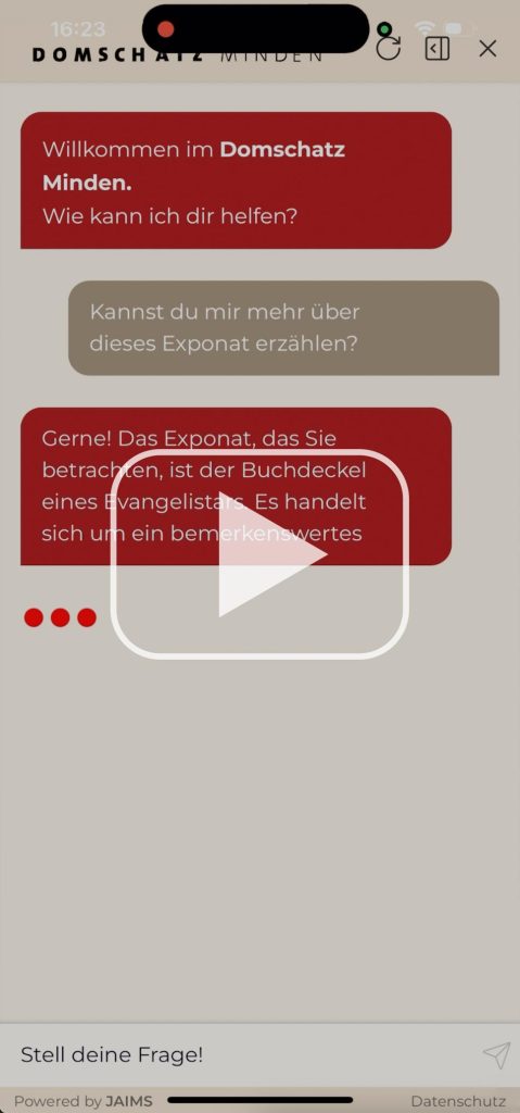 Lassen Sie sich Fragen zur Ausstellung im Domschatz Minden vom KI-Assistent erklären. Ob mit Expertenwissen oder in einfacher Sprache.